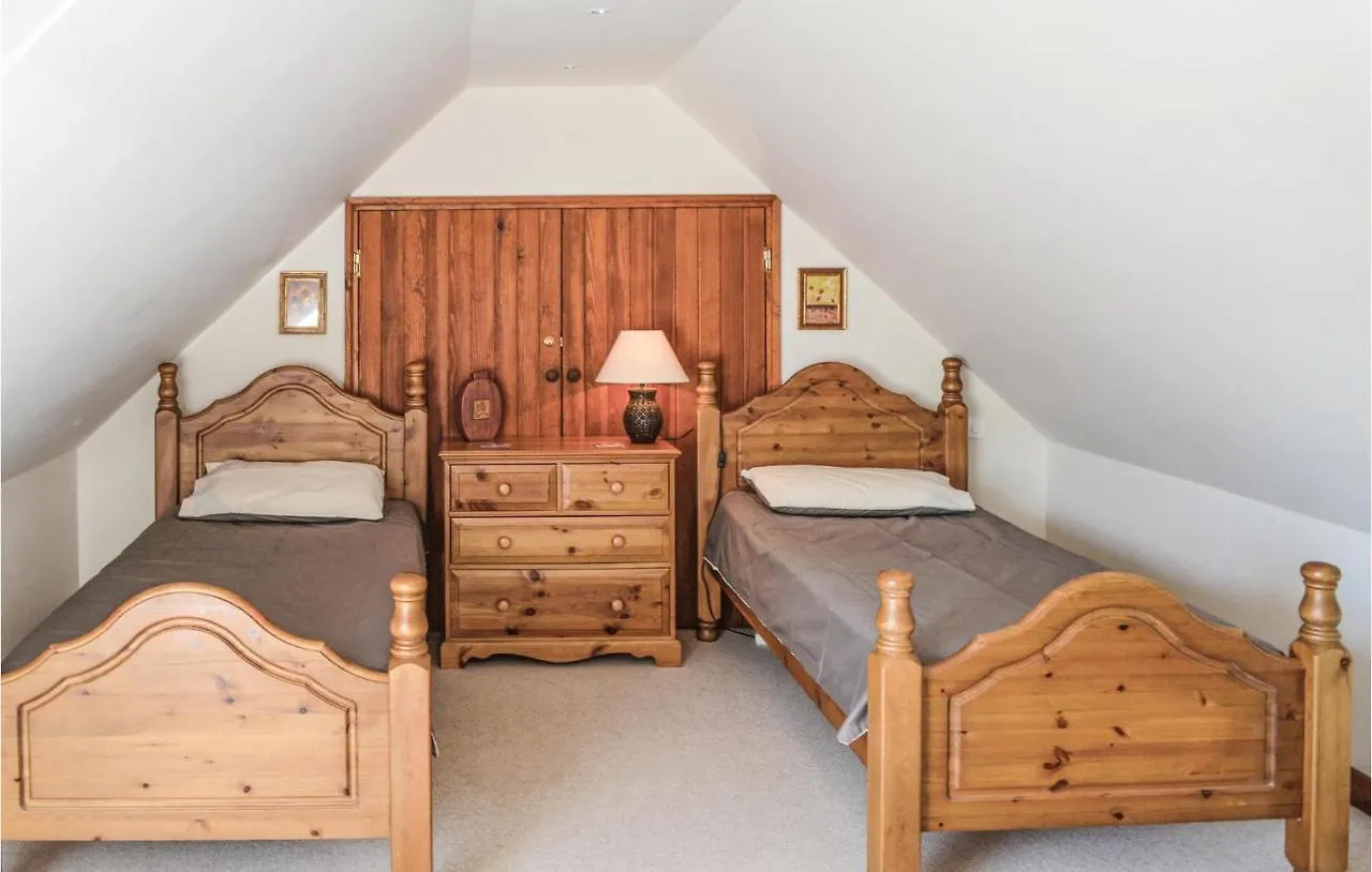 Amazing Home In Pleudaniel